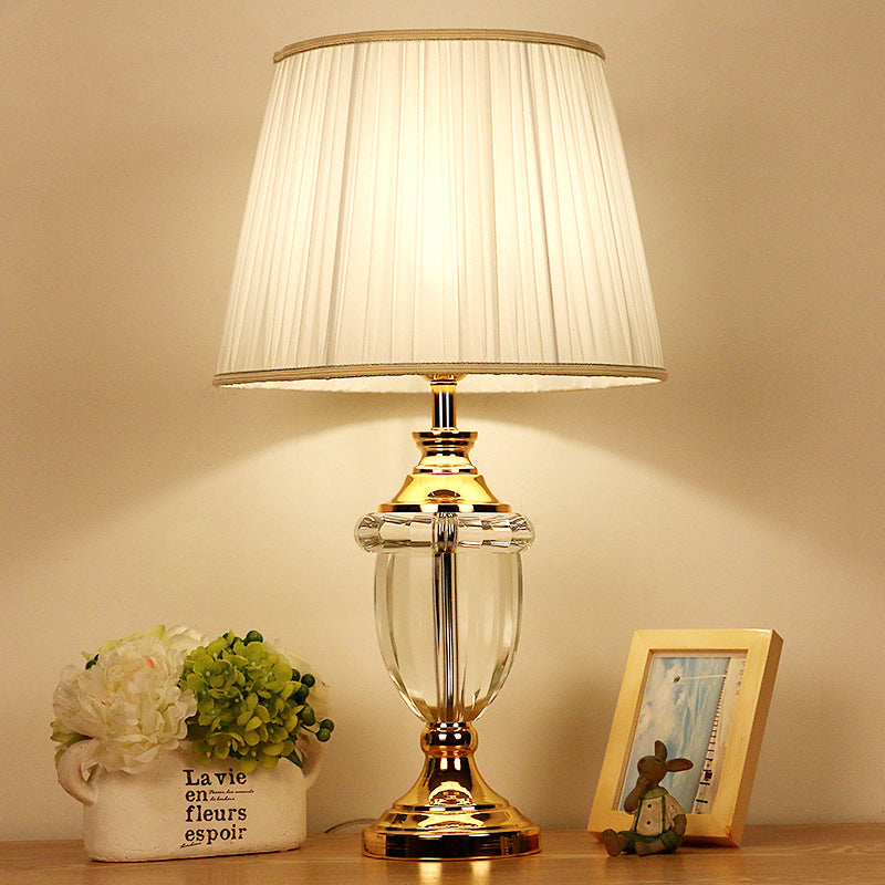 Abat-jour plissé pour chambre à coucher, lampe de Table rurale élégante à ampoule unique, lampe de chevet blanche avec décoration en cristal clair