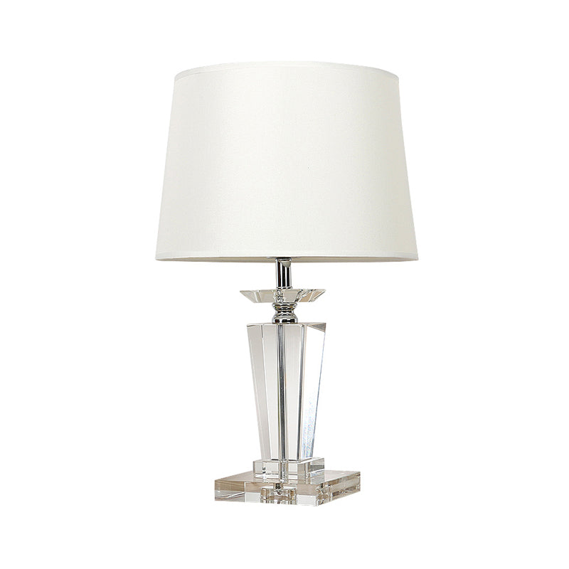 Lámpara de mesa de noche de tambor blanco, tela tradicional y elegante, 1 luz para mesa de dormitorio con base de cristal transparente
