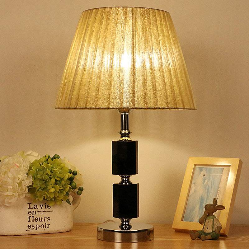 Lámpara de mesa de cristal de una sola bombilla Luz de noche de dormitorio de tambor cónico beige campo
