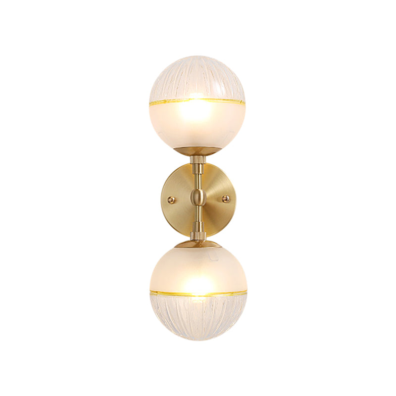 Modernisme bolvormige wandverlichting Frosted glas 2 bollen SCONCE LICT -armatuur in messing