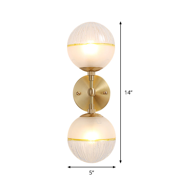 Modernisme bolvormige wandverlichting Frosted glas 2 bollen SCONCE LICT -armatuur in messing