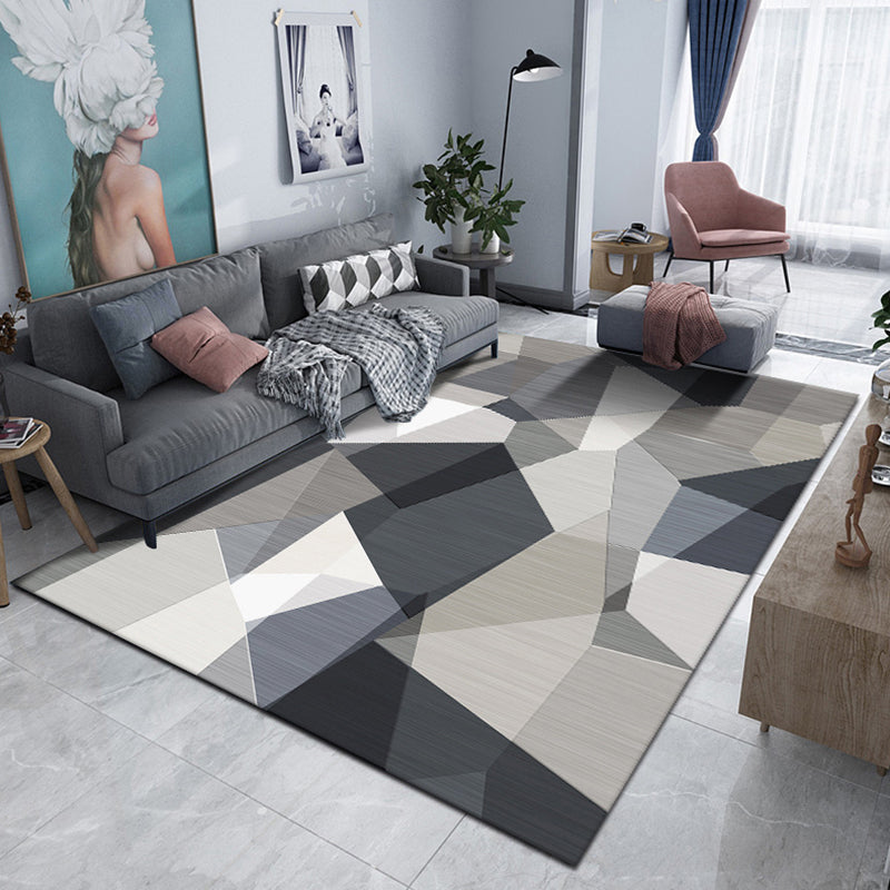 Mehrfarbiger dreieckiger Spleißteppich aus Polyester, minimalistischer, pflegeleichter Innenteppich für das Wohnzimmer