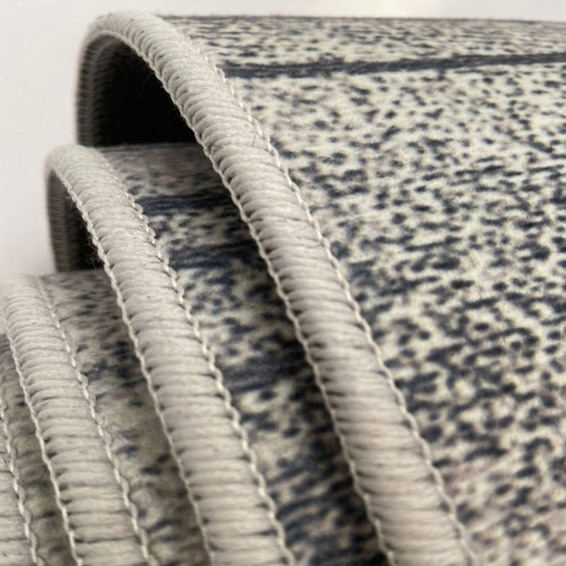 Mehrfarbiger dreieckiger Spleißteppich aus Polyester, minimalistischer, pflegeleichter Innenteppich für das Wohnzimmer