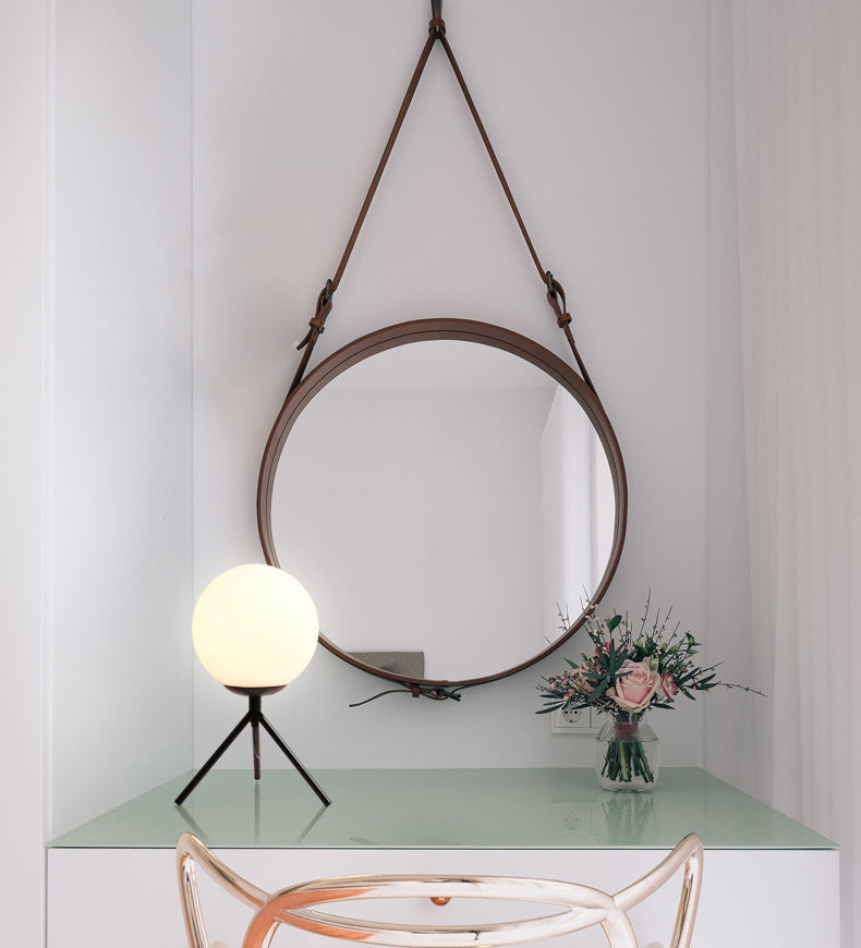 Lampada da tavolo minimalista con paralume a globo in vetro bianco, 1 lampadina, treppiede, camera da letto, comodino