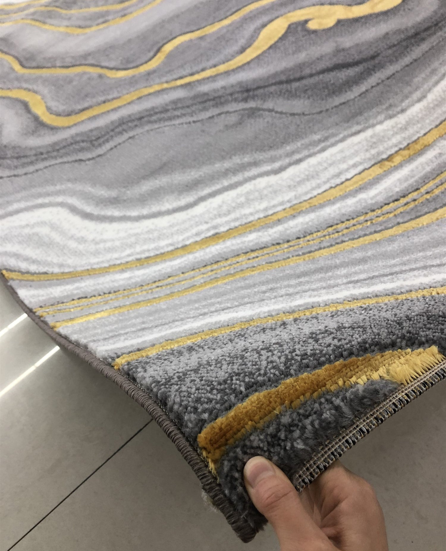 White Tone Modern Indoor Rug Polyester Gradient Rendering Carpet Easy Care Rug for Home Decoration