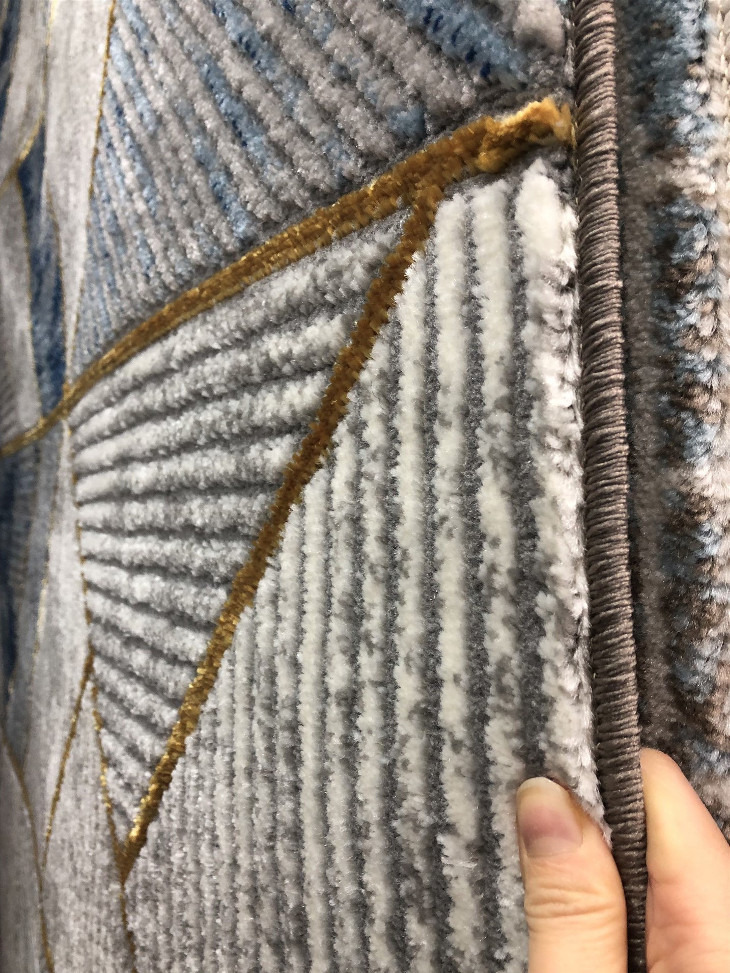 White Tone Modern Indoor Rug Polyester Gradient Rendering Carpet Easy Care Rug for Home Decoration