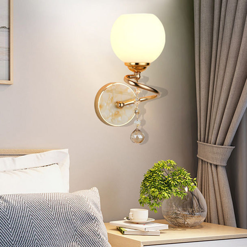 Dome camera da letto, luce tradizionale vetro smerigliato 1 testa oro/cromo parete illuminazione da parete con sfera di cristallo