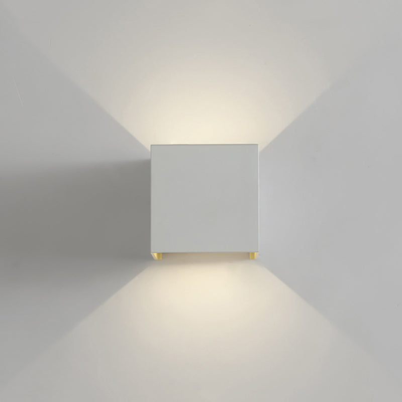 Quadratische Metallwandlampen 1-Licht-LED Moderne Außenwandhalterlampe für Garten