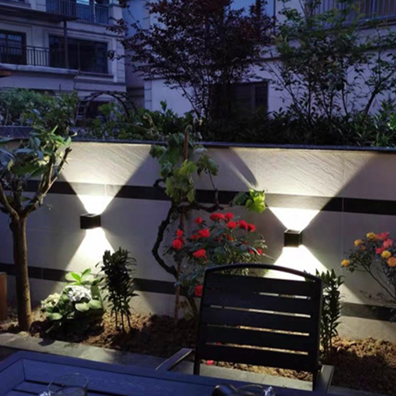 Quadratische Metallwandlampen 1-Licht-LED Moderne Außenwandhalterlampe für Garten