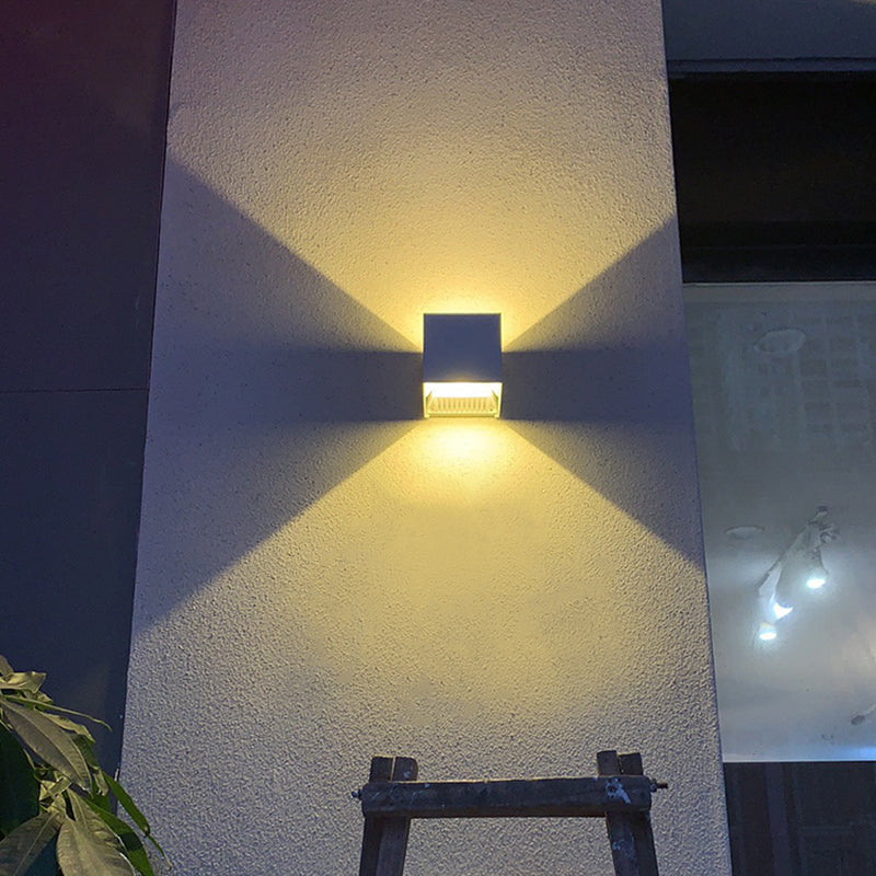 Quadratische Metallwandlampen 1-Licht-LED Moderne Außenwandhalterlampe für Garten
