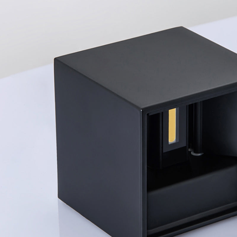 Quadratische Metallwandlampen 1-Licht-LED Moderne Außenwandhalterlampe für Garten