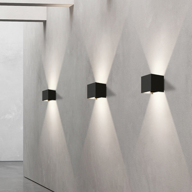 Quadratische Metallwandlampen 1-Licht-LED Moderne Außenwandhalterlampe für Garten