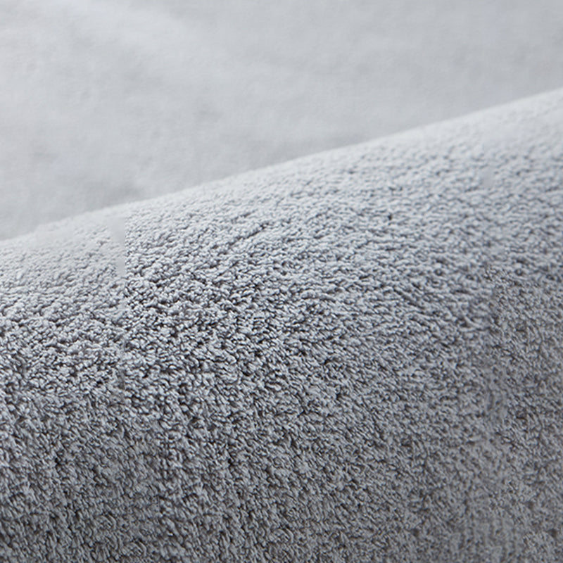 Grauer Teppich in reiner Farbe, Polyester-Teppich, rutschfester Teppich für die Inneneinrichtung