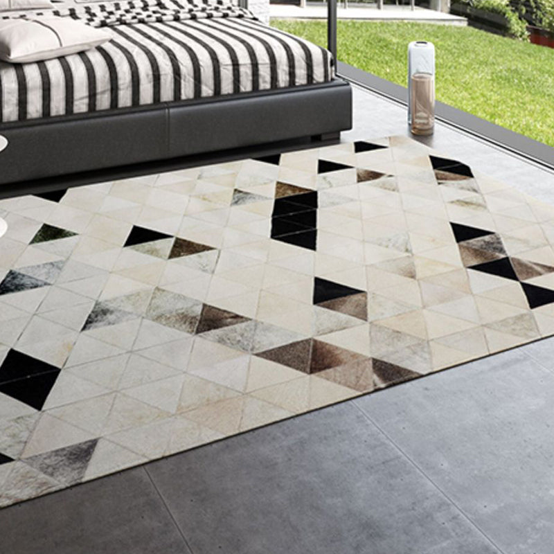 Beige Geometric Pattern Area Rug Cowhide Area Carpet Stain Resistant Rug for Home Decoration