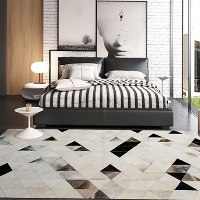Beige Geometric Pattern Area Rug Cowhide Area Carpet Stain Resistant Rug for Home Decoration