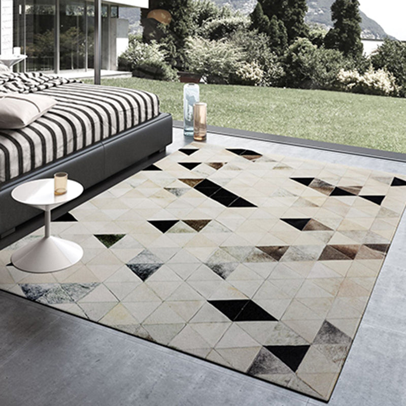 Beige Geometric Pattern Area Rug Cowhide Area Carpet Stain Resistant Rug for Home Decoration