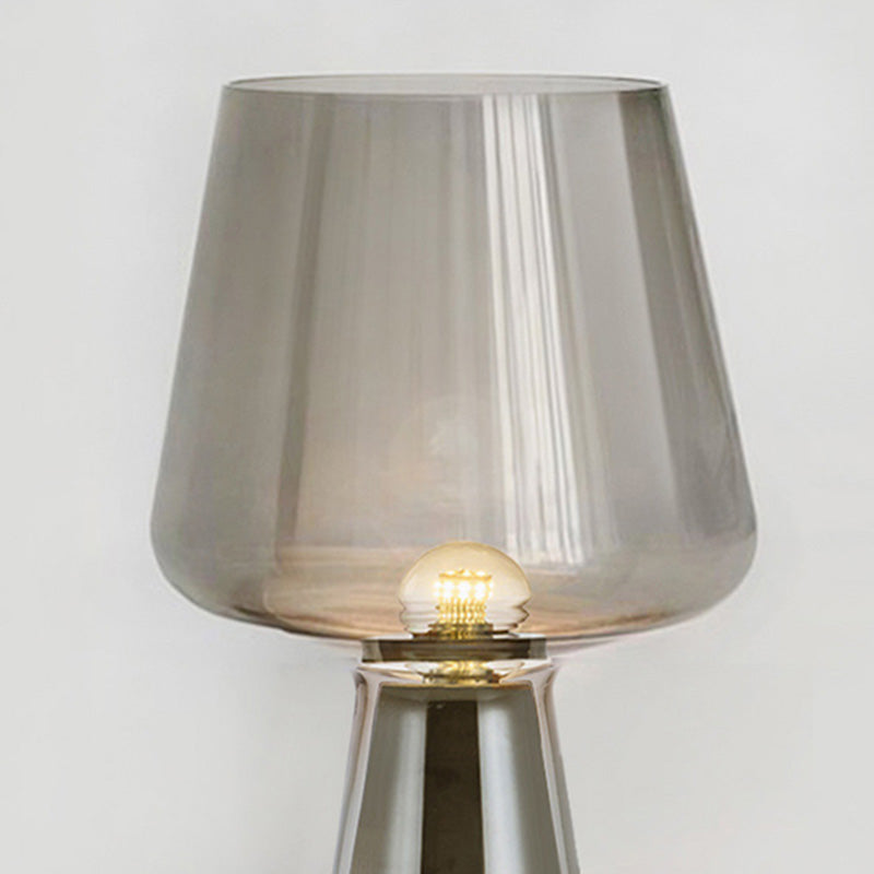 Lampada da comodino in vetro con lampada da tavolo affusolata ultramoderna per camera da letto