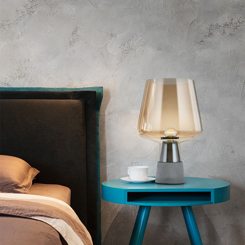 Lampada da comodino in vetro con lampada da tavolo affusolata ultramoderna per camera da letto
