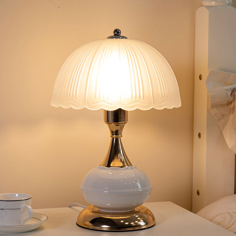 Minimalistische Kuppel Schattentischlampe Gefriertes weißes Glas 1 Kopf Wohnzimmer Nachtlicht