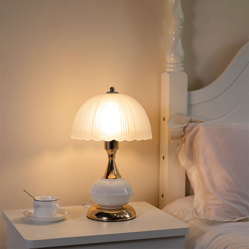 Minimalistische Kuppel Schattentischlampe Gefriertes weißes Glas 1 Kopf Wohnzimmer Nachtlicht