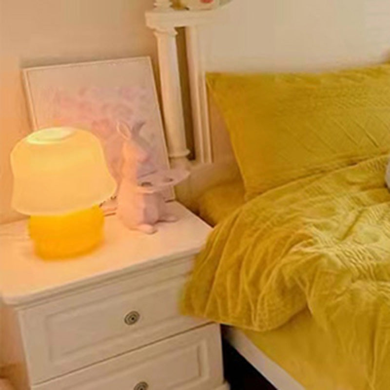 Ultra-modern Simplicity Mushroom Table Lamp Hand-Blown Glass Nightstand Lamp for Bedroom
