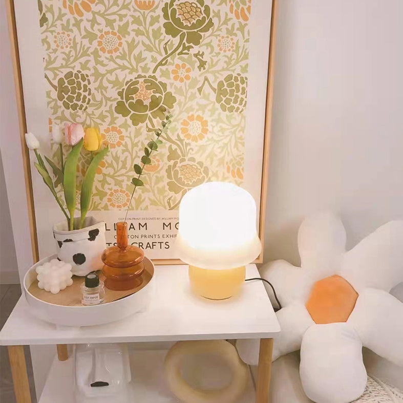 Ultra-modern Simplicity Mushroom Table Lamp Hand-Blown Glass Nightstand Lamp for Bedroom