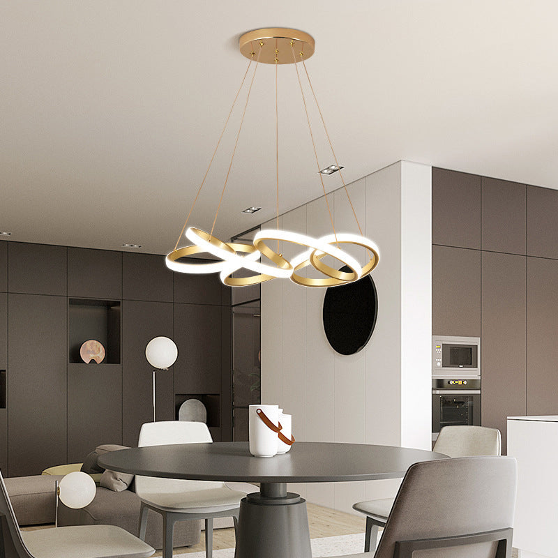 Curve senza soluzione di continuità il lampadario leggero moderno a soffitto acrilico a soffitto in oro