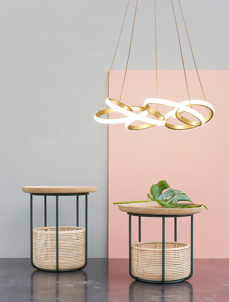 Curve senza soluzione di continuità il lampadario leggero moderno a soffitto acrilico a soffitto in oro