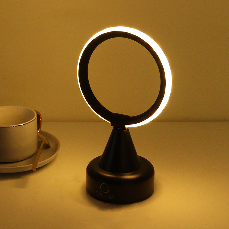 Semplicità Lampada da tavolo lineare ristorante metallico Luce notturna a LED in nero