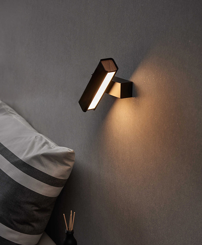 Luz de pared LED rectangular de hierro forjado en una moderna lámpara de pared giratoria de madera de estilo conciso con sombra acrílica