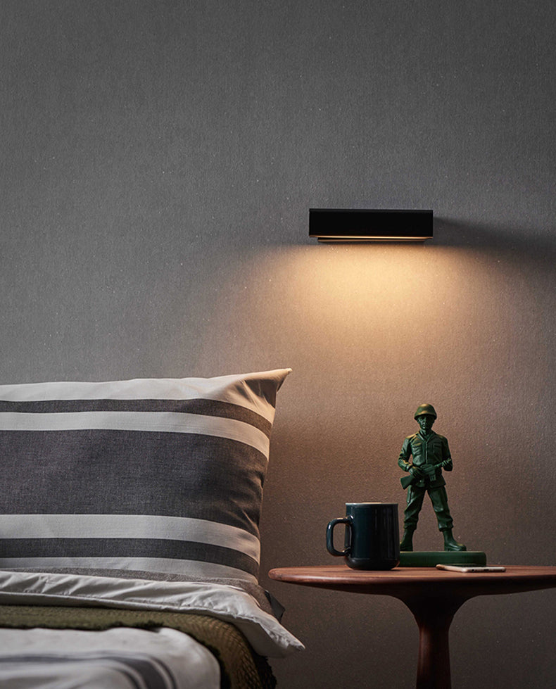 Luz de pared LED rectangular de hierro forjado en una moderna lámpara de pared giratoria de madera de estilo conciso con sombra acrílica