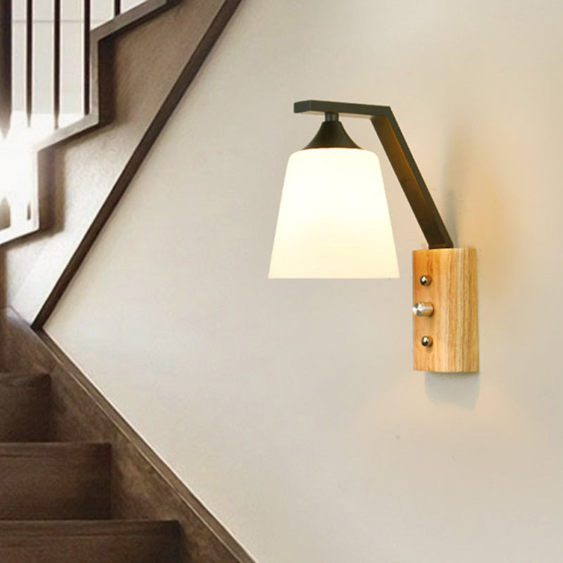Lámpara de pared de cono de madera en un estilo de pared de hierro forjado moderno de estilo conciso con sombra de vidrio blanco