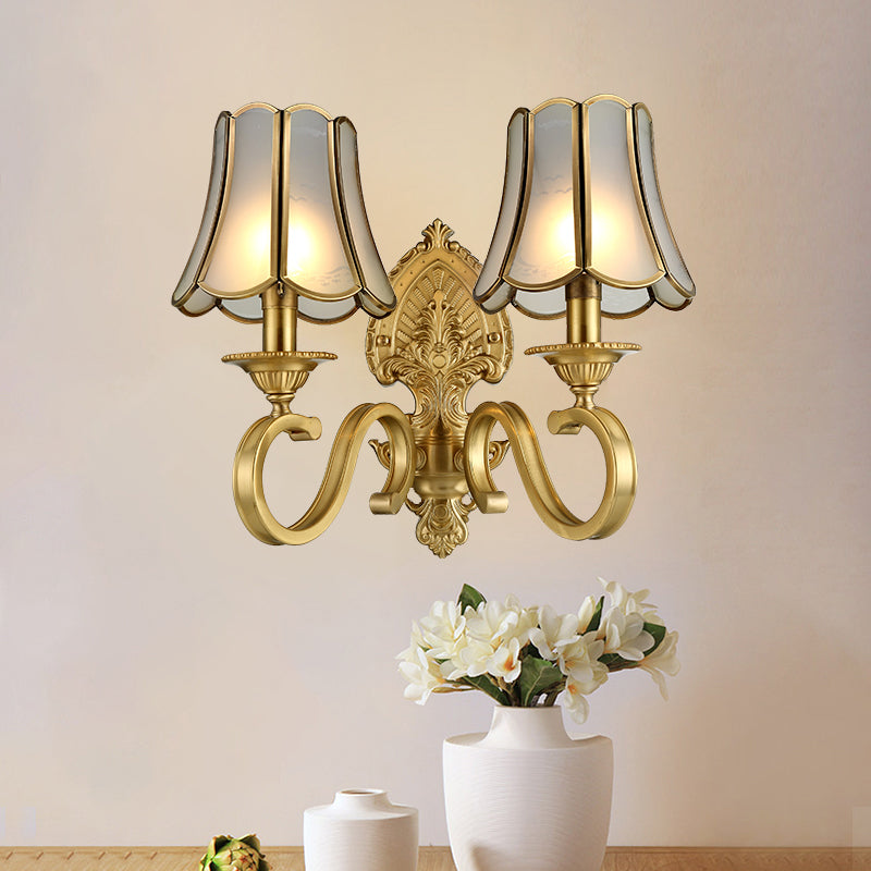 Gold 1/2 Heads Sconce Light Light retro Retro Curved Bram Wall Lighting con ombra in vetro smussata svasata
