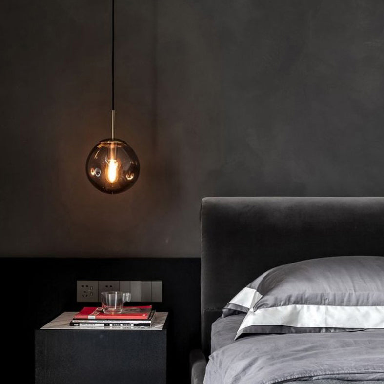 1 pendentif en forme de globe léger avec une nuance en verre fermée