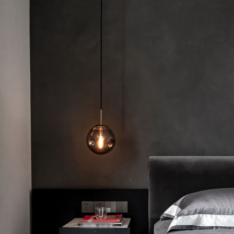 1 pendentif en forme de globe léger avec une nuance en verre fermée