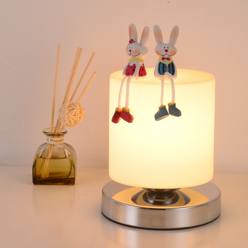 Lampada da tavolo geometrica con finitura cromata Lampada da comodino moderna in vetro bianco a 1 testa con decorazioni giocattolo