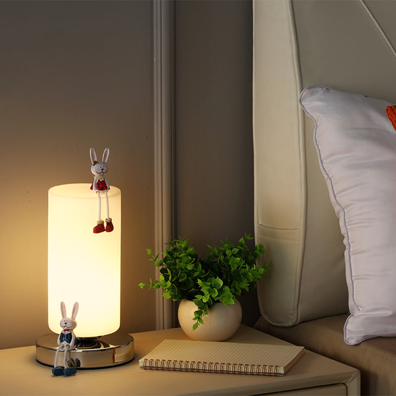Lampada da tavolo geometrica con finitura cromata Lampada da comodino moderna in vetro bianco a 1 testa con decorazioni giocattolo