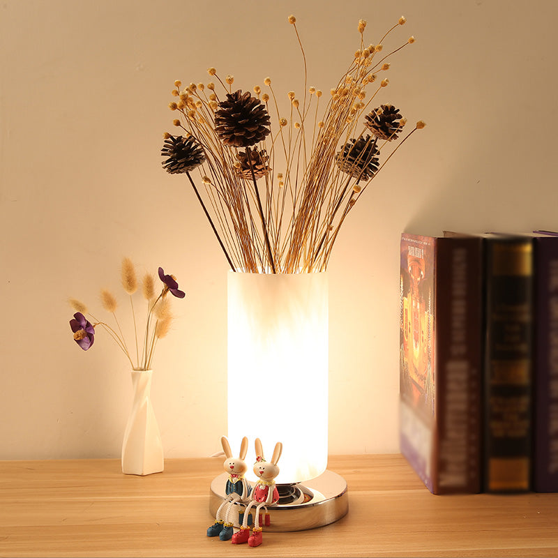 Lampada da tavolo con fiori e vasi Lampada da notte cromata a 1 luce in vetro bianco nordico con decorazioni floreali