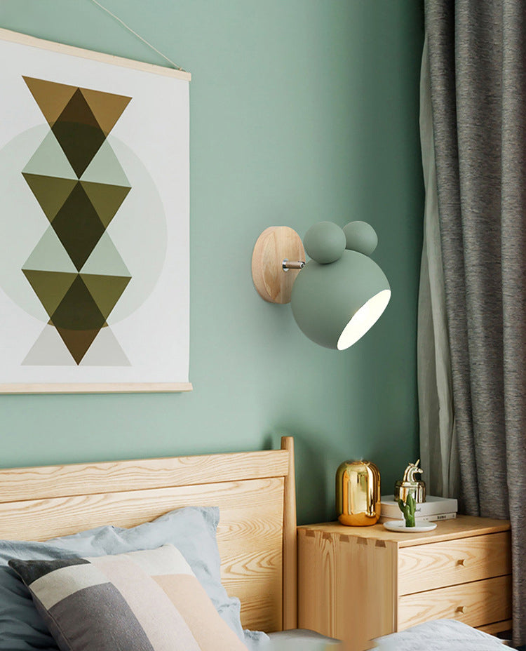 Luz de pared de madera en el estilo de hierro forjado de estilo de madera en el dormitorio