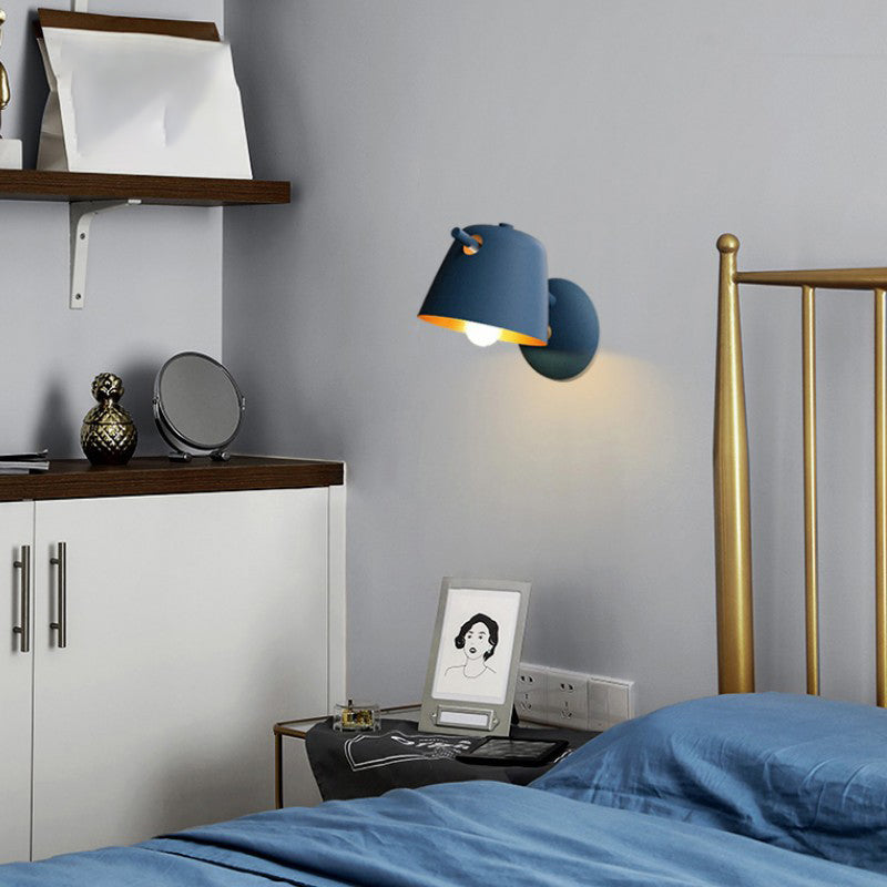 Luz de pared simple de hierro lacado en lámpara de pared geométrica de estilo geométrico de estilo creativo moderno para dormitorio