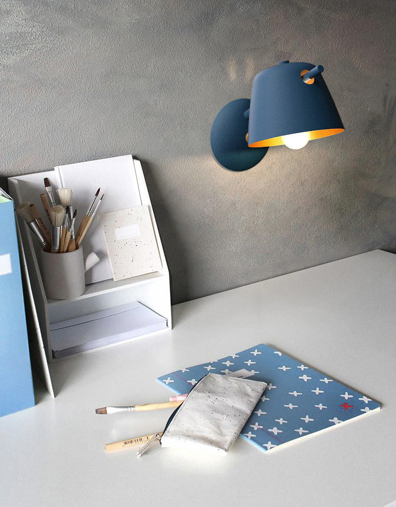 Luz de pared simple de hierro lacado en lámpara de pared geométrica de estilo geométrico de estilo creativo moderno para dormitorio