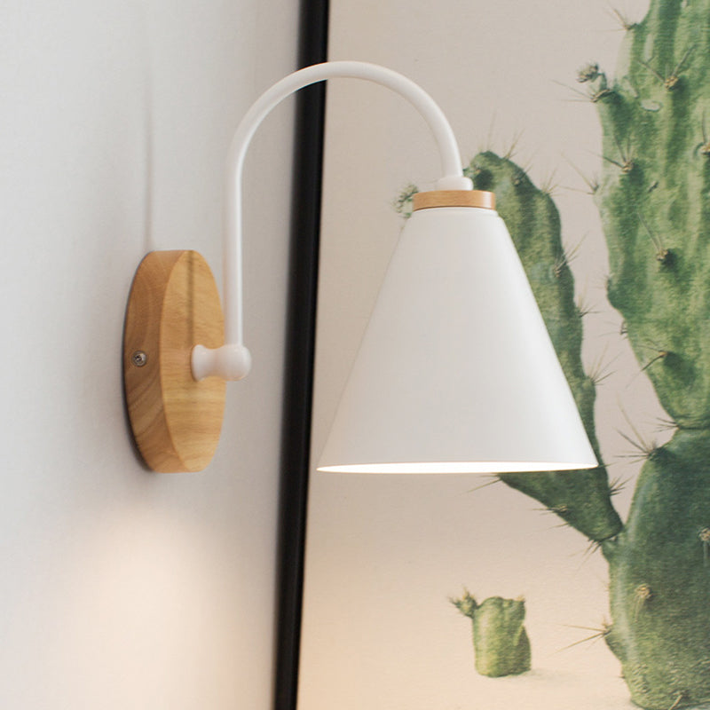 Lámpara de pared única de hierro forjado en moderna luz de pared de domo de madera de estilo conciso para espacios interiores