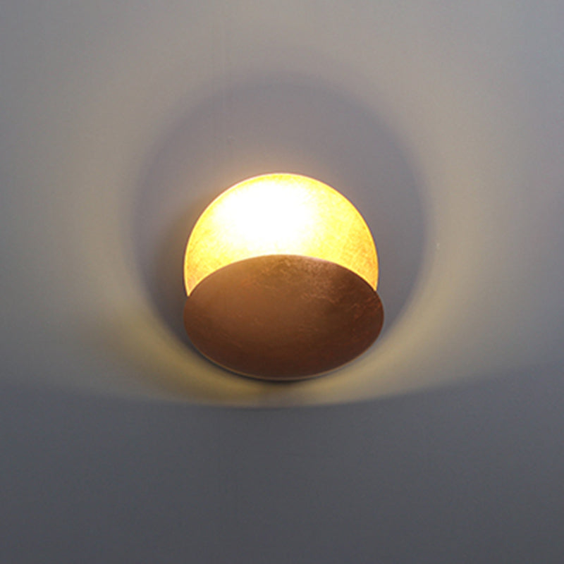 Wrought Iron LED Rotatable Wall Lamp in Modern Creative Style Gold Foil Circular Wall Sconce for Bedroom