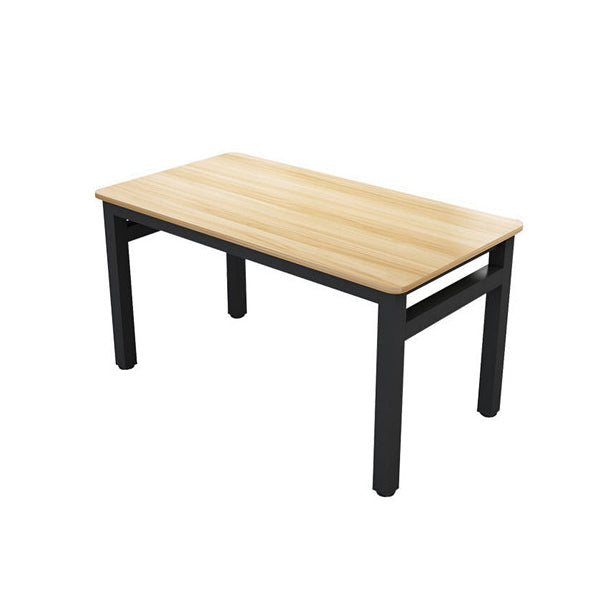 Table de style moderne avec table de hauteur standard de forme rectangulaire et base de 4 jambes