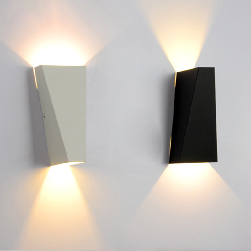 Lámpara de aplicado de pared geométrica metálica de estilo moderno de 2 luces en blanco y negro