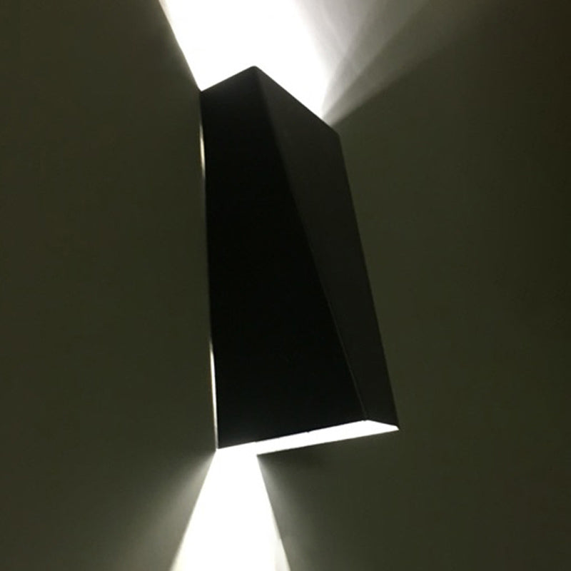 Lámpara de aplicado de pared geométrica metálica de estilo moderno de 2 luces en blanco y negro