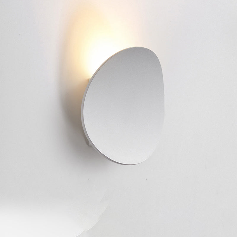 1-Light Wall Mounted Light Modern Style Bend Aluminum Wall Sconce Lamp in Black and White