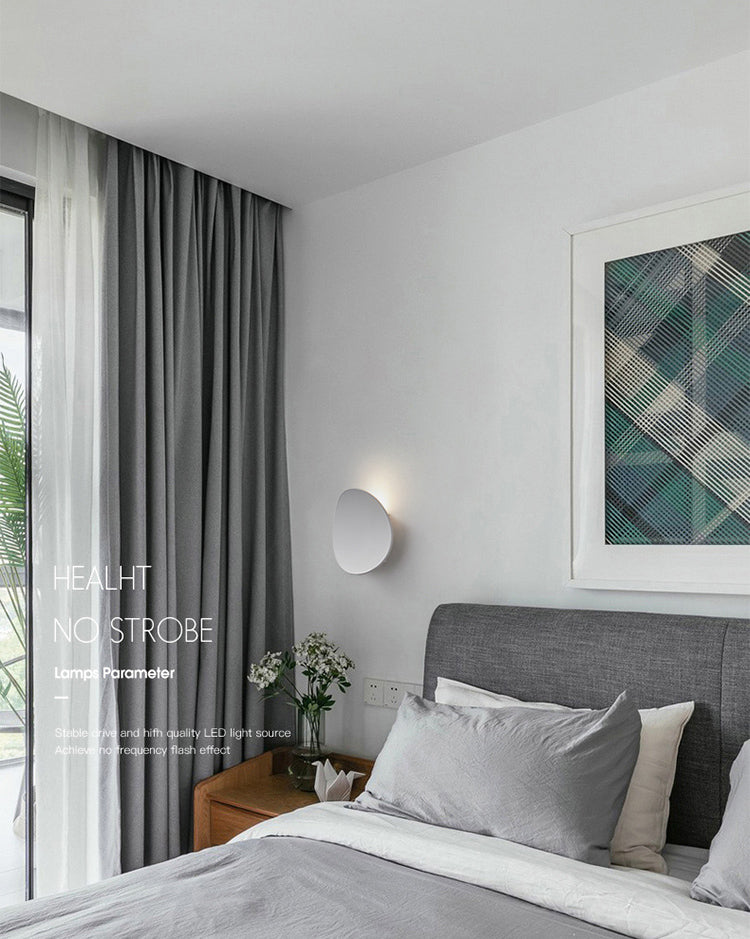 1-Light Wall Mounted Light Modern Style Bend Aluminum Wall Sconce Lamp in Black and White