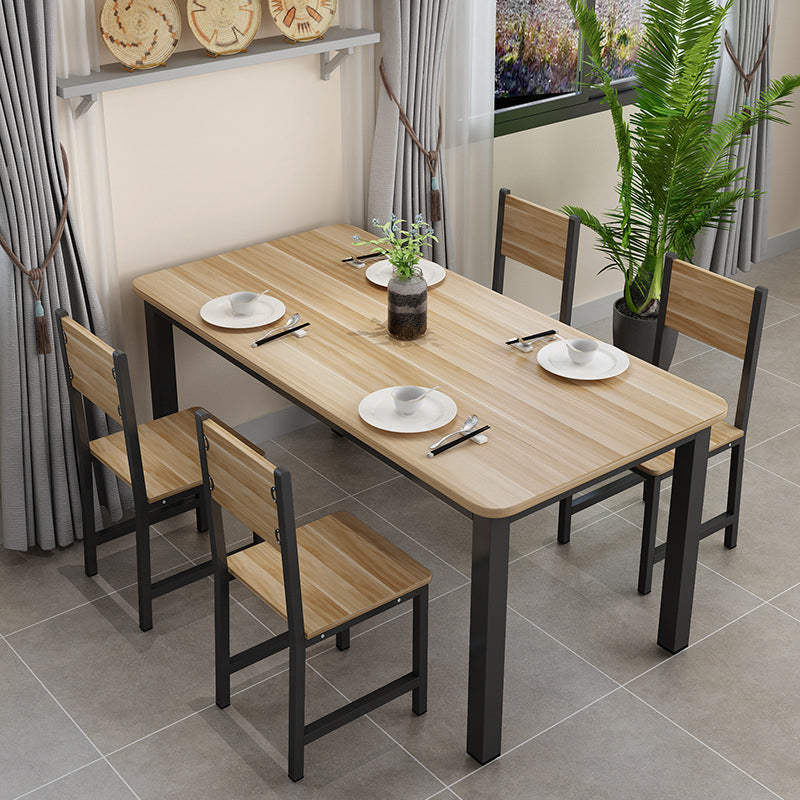 Table de style moderne avec table de hauteur standard de forme rectangulaire et base de 4 jambes pour usage domestique
