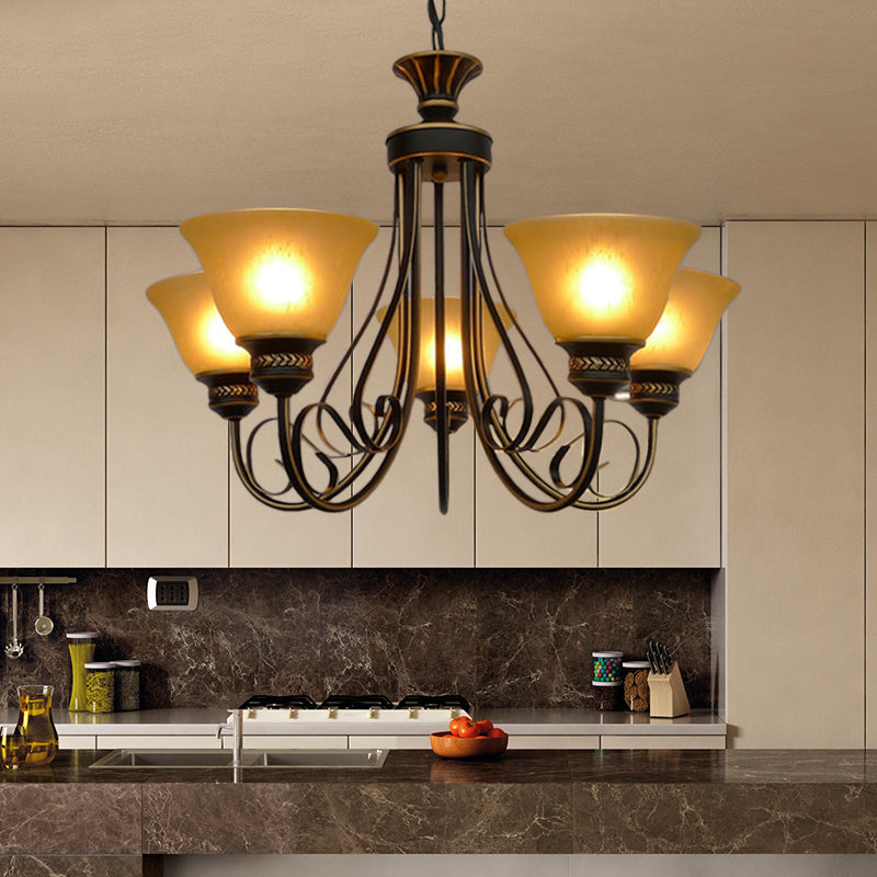 Luz de la lámpara de lámpara de 5 luces con tono de campana beige lámpara de techo de dormitorio clásico de vidrio esmerilado en negro